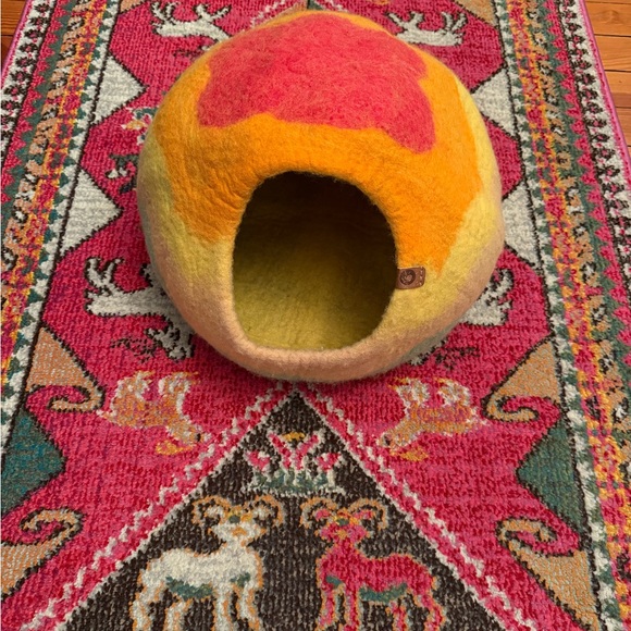 Cat Cave - Picture 2 of 4